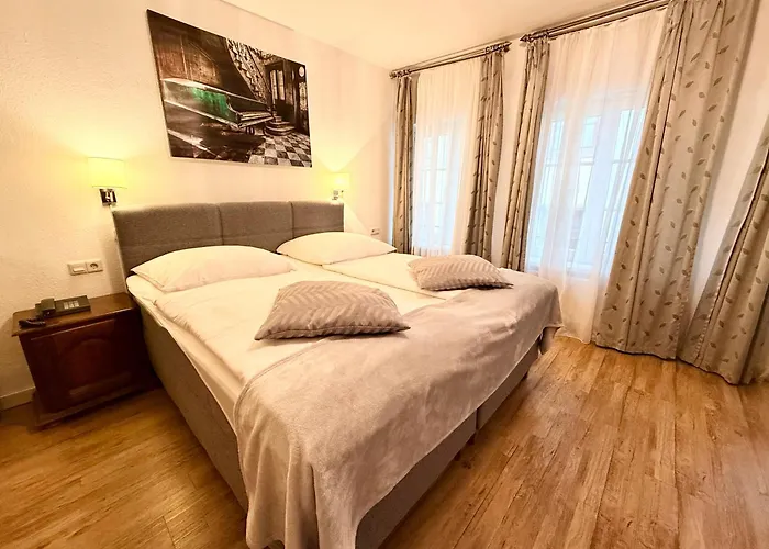 Altstadthotel Hayk Am Rhein